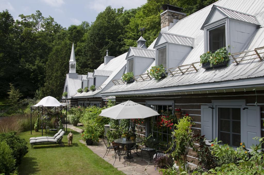 Le Petit Clocher Gite Touristique B & B Saint-Sauveur-des-Monts Екстериор снимка