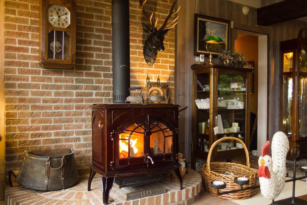 Le Petit Clocher Gite Touristique B & B Saint-Sauveur-des-Monts Екстериор снимка
