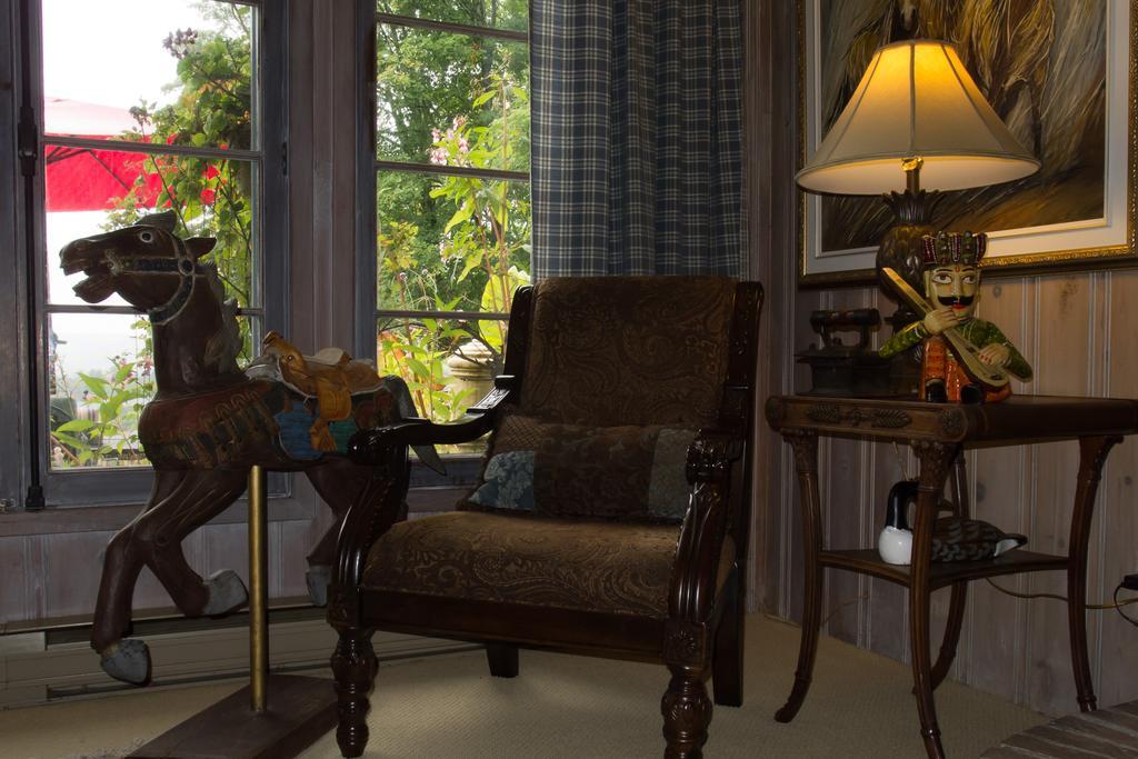 Le Petit Clocher Gite Touristique B & B Saint-Sauveur-des-Monts Екстериор снимка