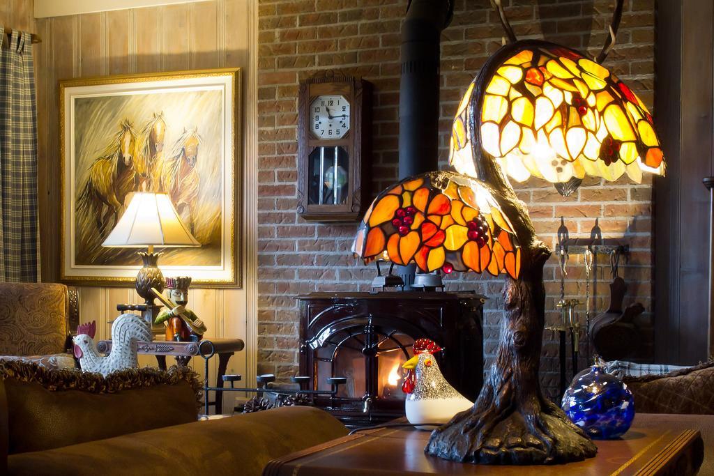 Le Petit Clocher Gite Touristique B & B Saint-Sauveur-des-Monts Екстериор снимка