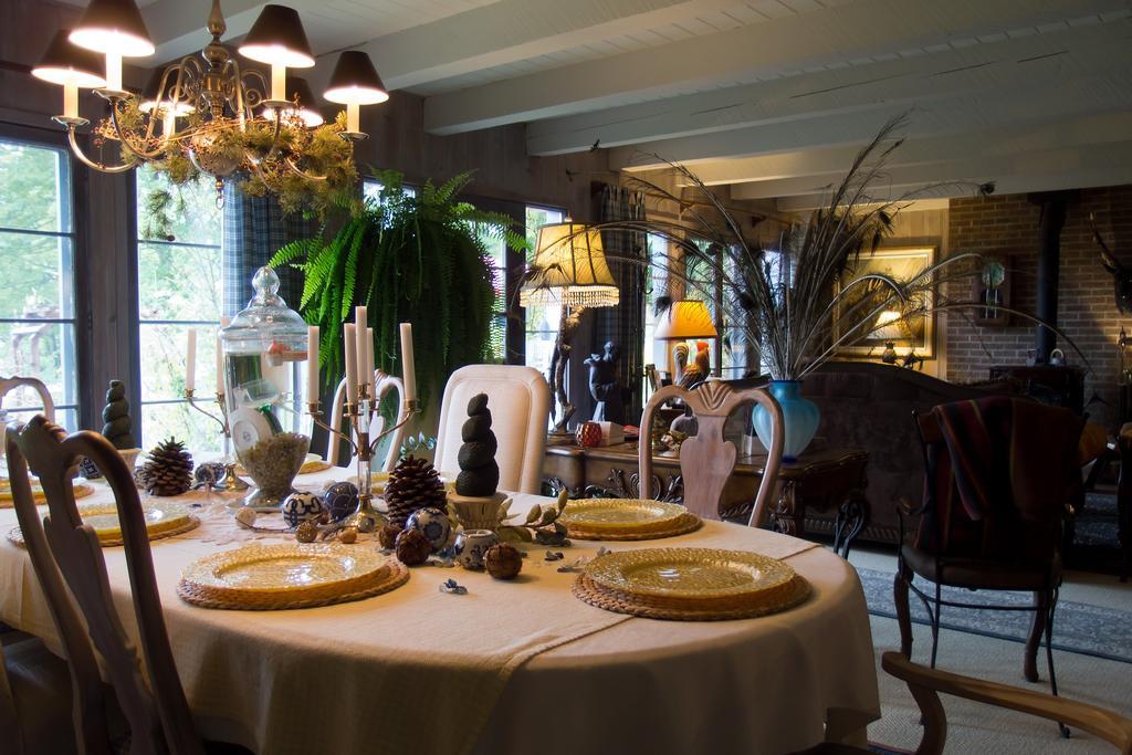 Le Petit Clocher Gite Touristique B & B Saint-Sauveur-des-Monts Екстериор снимка