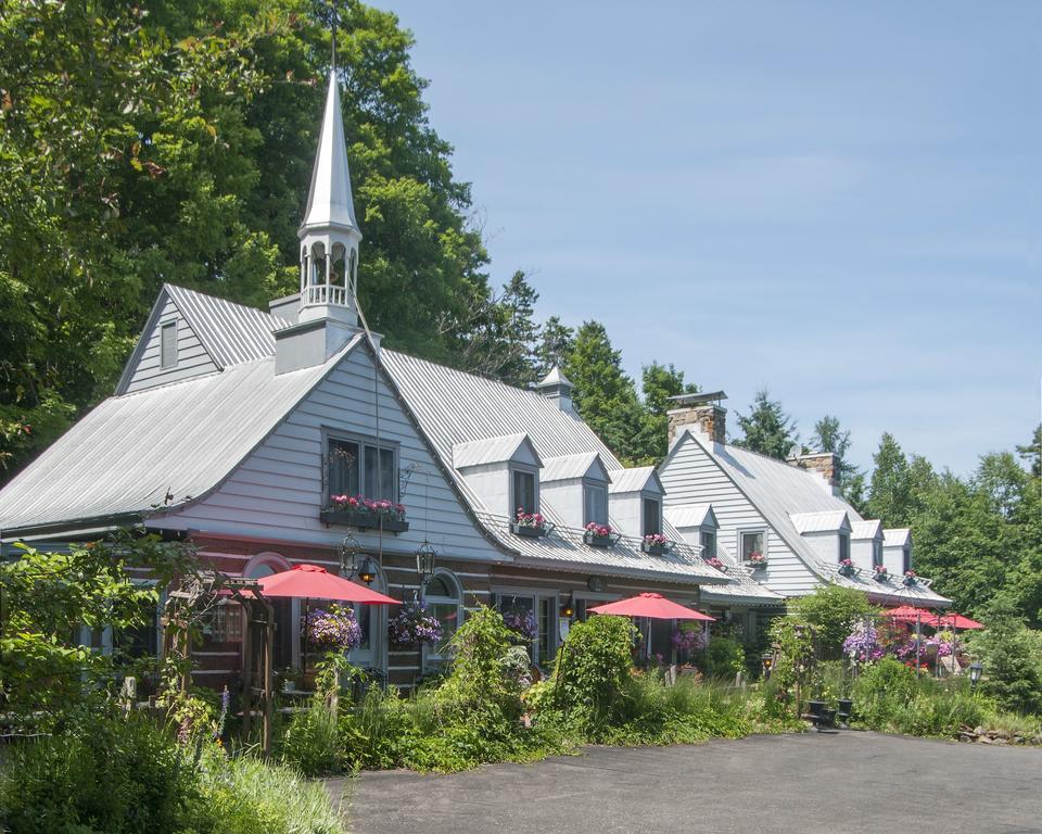 Le Petit Clocher Gite Touristique B & B Saint-Sauveur-des-Monts Екстериор снимка