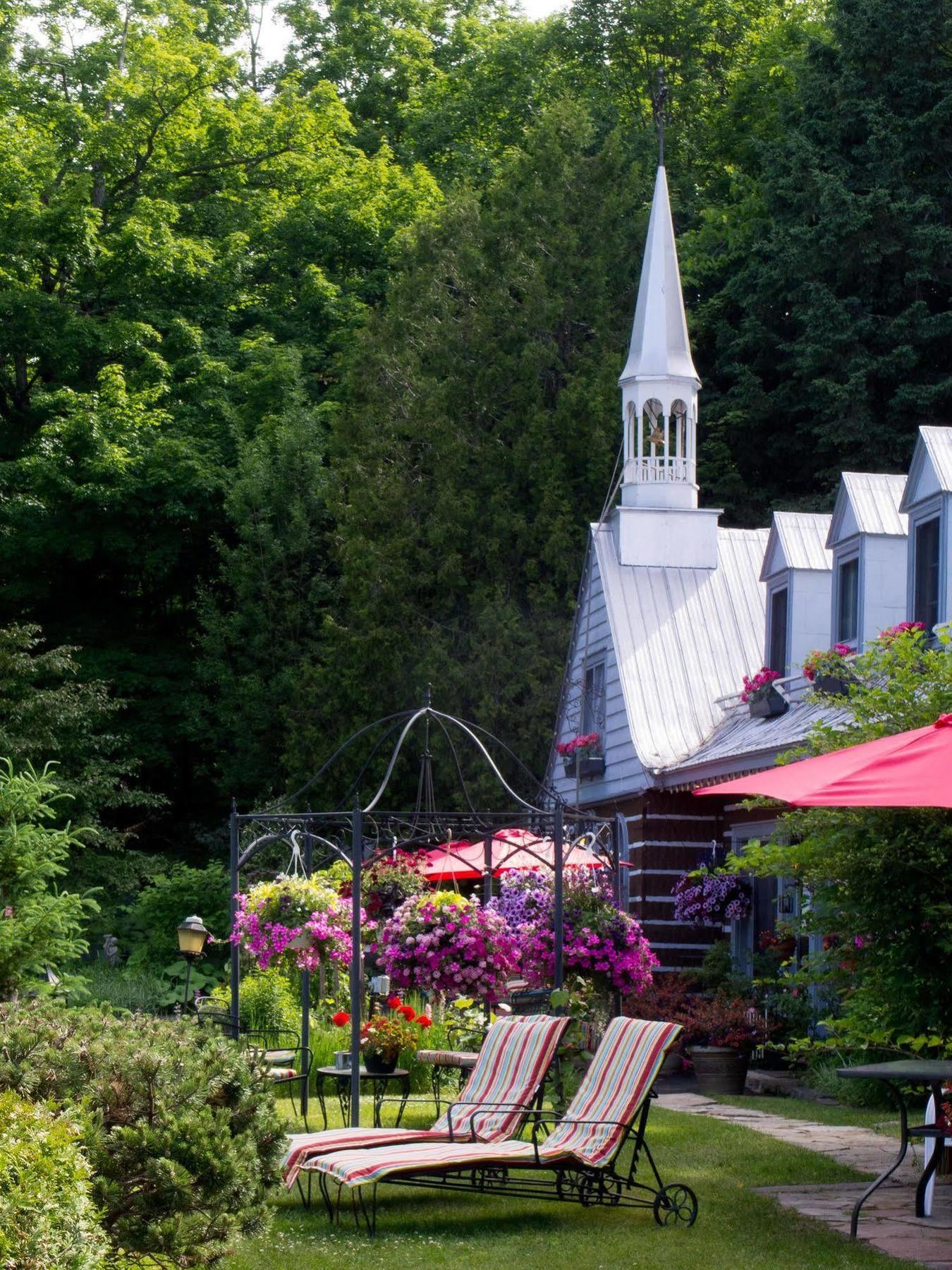 Le Petit Clocher Gite Touristique B & B Saint-Sauveur-des-Monts Екстериор снимка