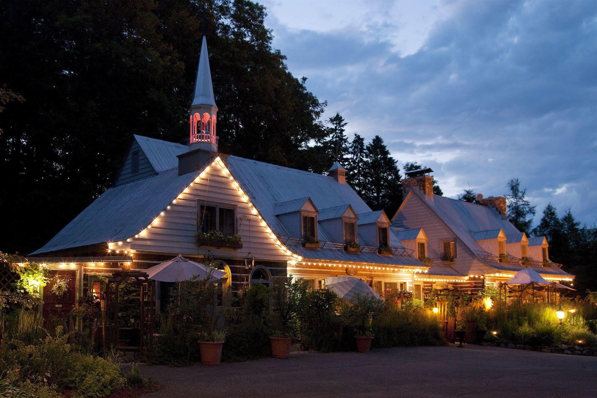 Le Petit Clocher Gite Touristique B & B Saint-Sauveur-des-Monts Екстериор снимка