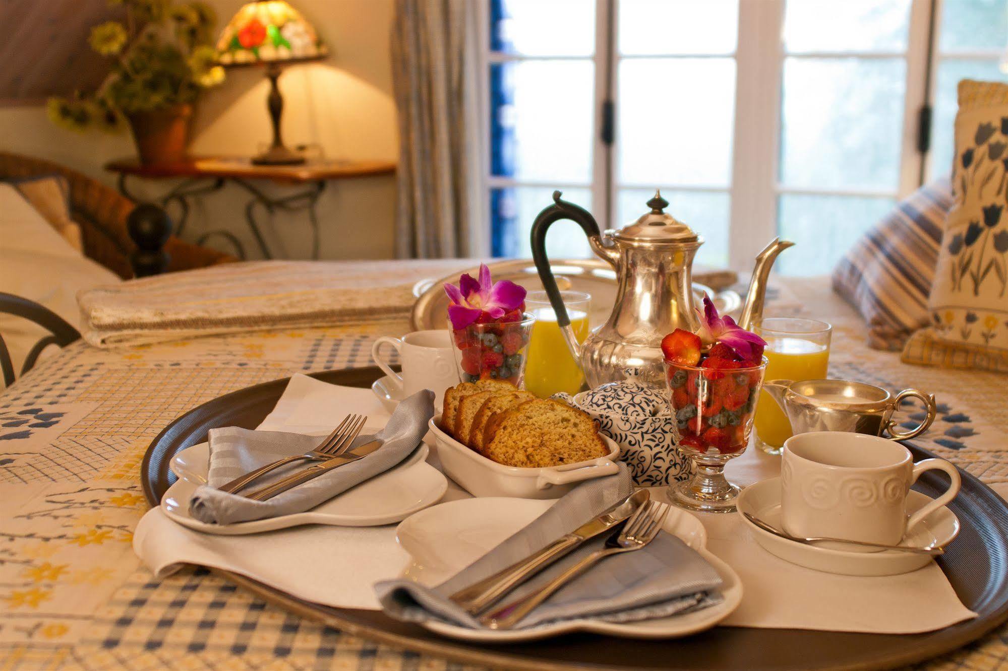 Le Petit Clocher Gite Touristique B & B Saint-Sauveur-des-Monts Екстериор снимка