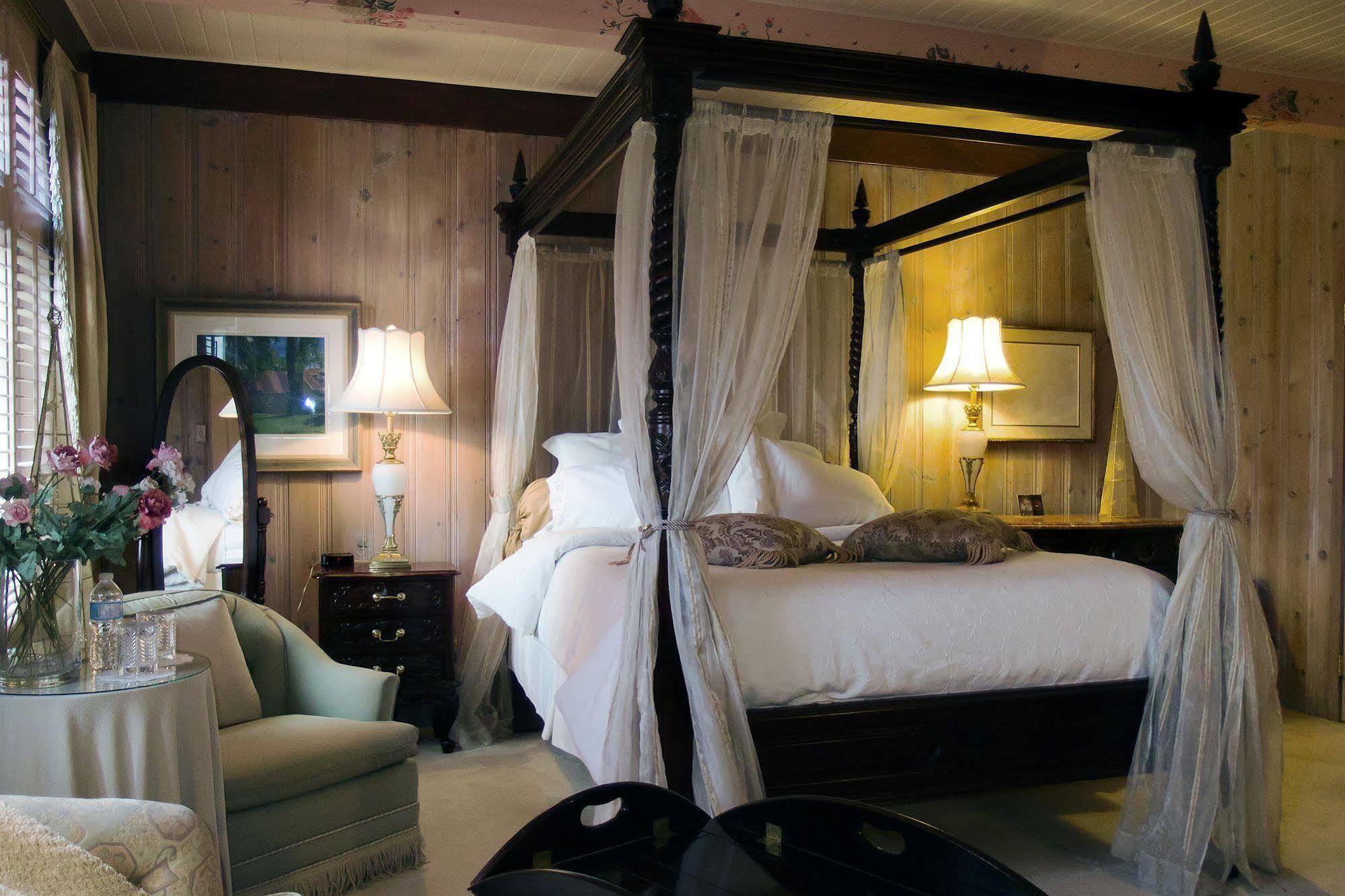 Le Petit Clocher Gite Touristique B & B Saint-Sauveur-des-Monts Екстериор снимка