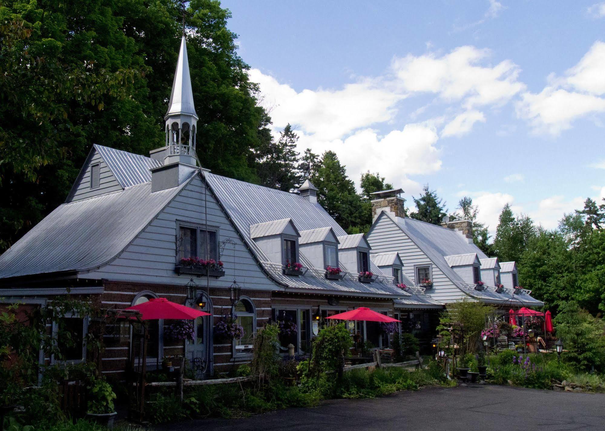 Le Petit Clocher Gite Touristique B & B Saint-Sauveur-des-Monts Екстериор снимка
