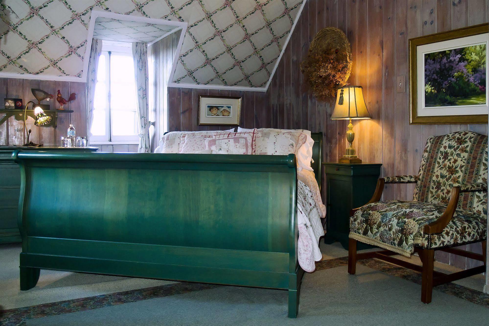 Le Petit Clocher Gite Touristique B & B Saint-Sauveur-des-Monts Екстериор снимка